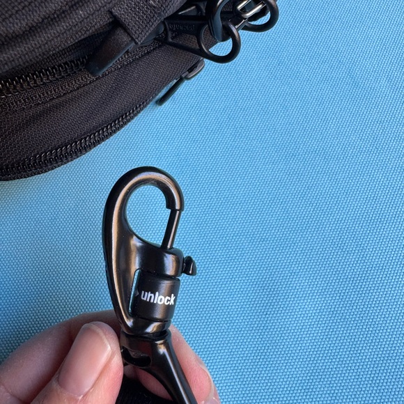 Pacsafe Metrosafe LS100 EUC - Picture 9 of 11